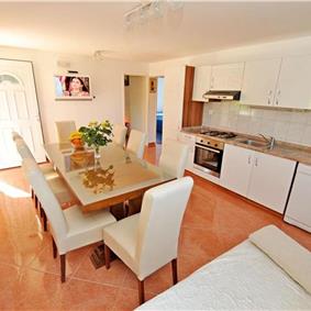 3 Bedroom Villa with Pool & Tennis Court near Sinj, sleeps 8